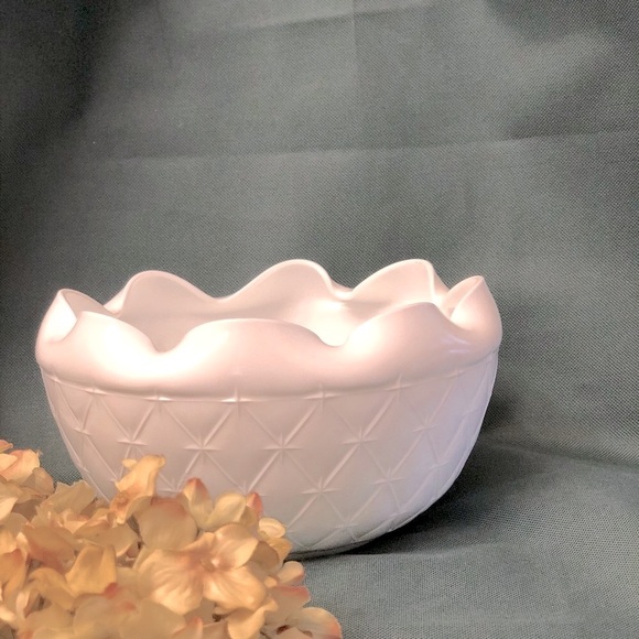 Milk Glass Quilted Diamond Point Rose Bowl, Duette Pattern - Picture 3 of 4